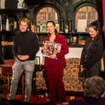 Allison Wonder mit dem Kabarettisten Henning Ruwe bei „Magie der Entzauberung“ im Altstadttheater Köpenick