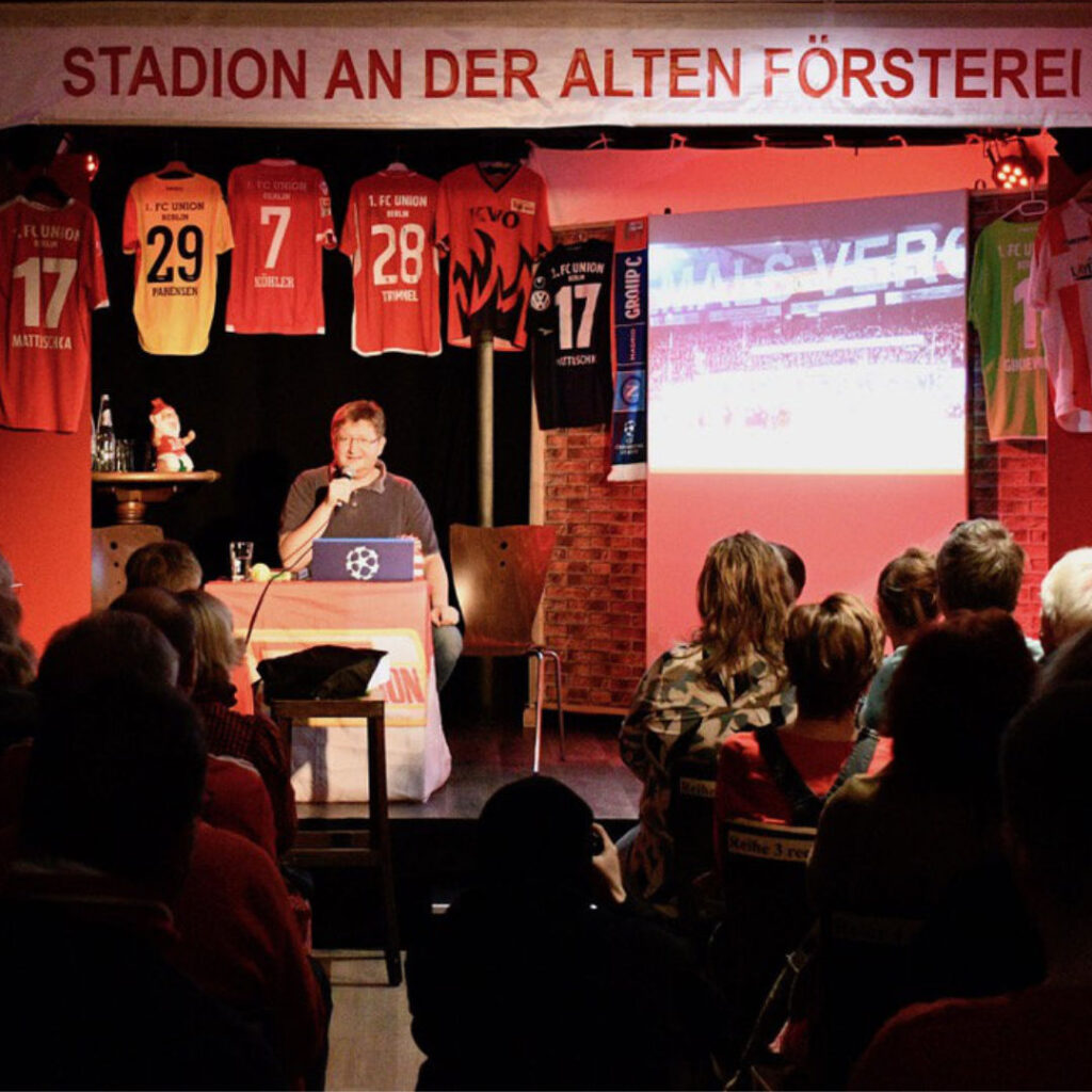 Rotweißer Salon mit Matze Koch im Altstadttheater Köpenick