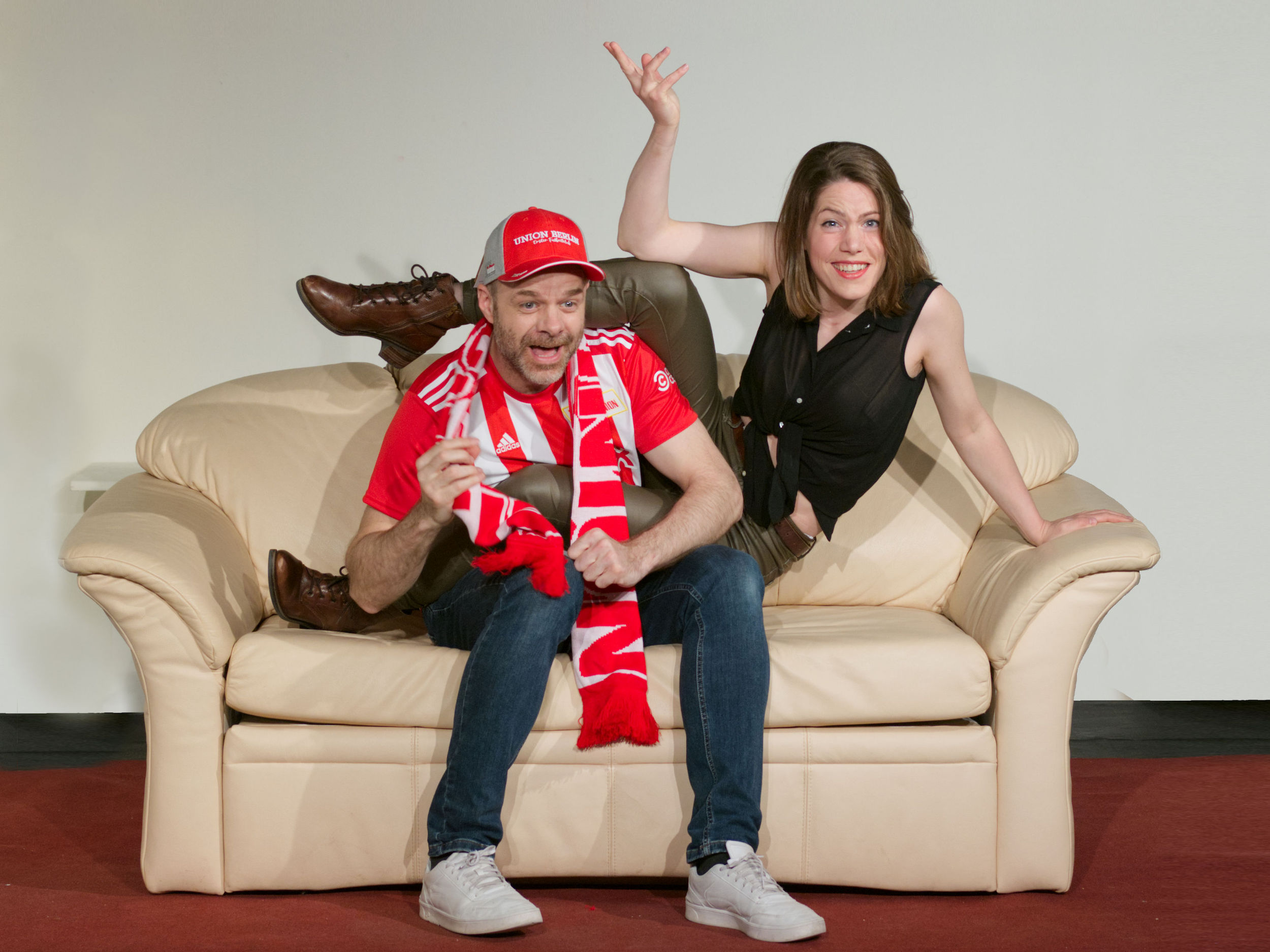 Eisern verschossen - verliebt in einen Unioner, die Fußballkomödie zu Union Berlin von und mit Benjamin Stoll und Loretta Müller im Altstadttheater Köpenick