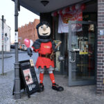 Ritter Keule vor dem Eingang des Altstadttheater Köpenick