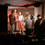 Das RBB-Kamerateam rund um Dennis wiese portraitiert die Schauspieler und Initiatoren des Stücks: Benjamin Stoll und Loretta Müller