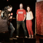 Das RBB-Kamerateam rund um Dennis wiese portraitiert die Schauspieler und Initiatoren des Stücks: Benjamin Stoll und Loretta Müller