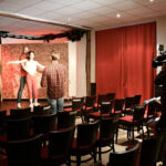 Das RBB-Kamerateam rund um Dennis wiese portraitiert die Schauspieler und Initiatoren des Stücks: Benjamin Stoll und Loretta Müller