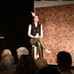 Loretta Müller als Lucie in „Eisern verschossen“ im Altstadttheater Köpenick