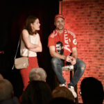 Loretta Müller als Lucie und Benjamin Stoll als Paul in „Eisern verschossen“ im Altstadttheater Köpenick