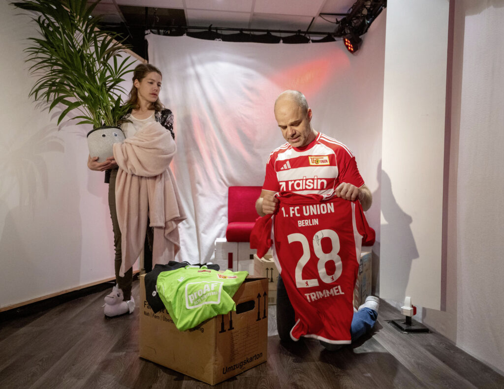 Eisern verschossen 2 - bis das Tor uns scheidet - Altstadttheater Köpenick - Szenenfoto 1 (c) Matze Koch